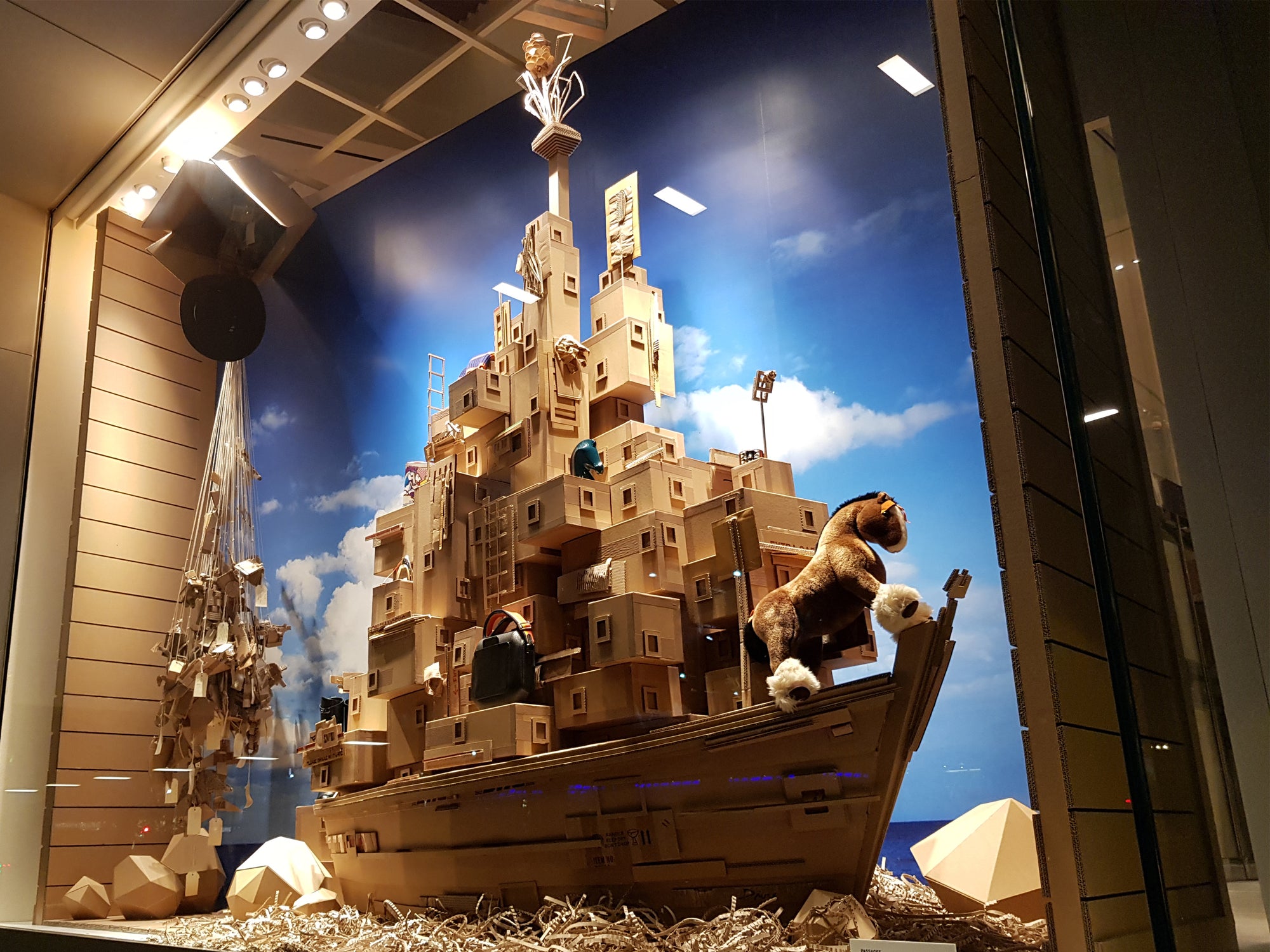 HERMES WINDOW DISPLAY
