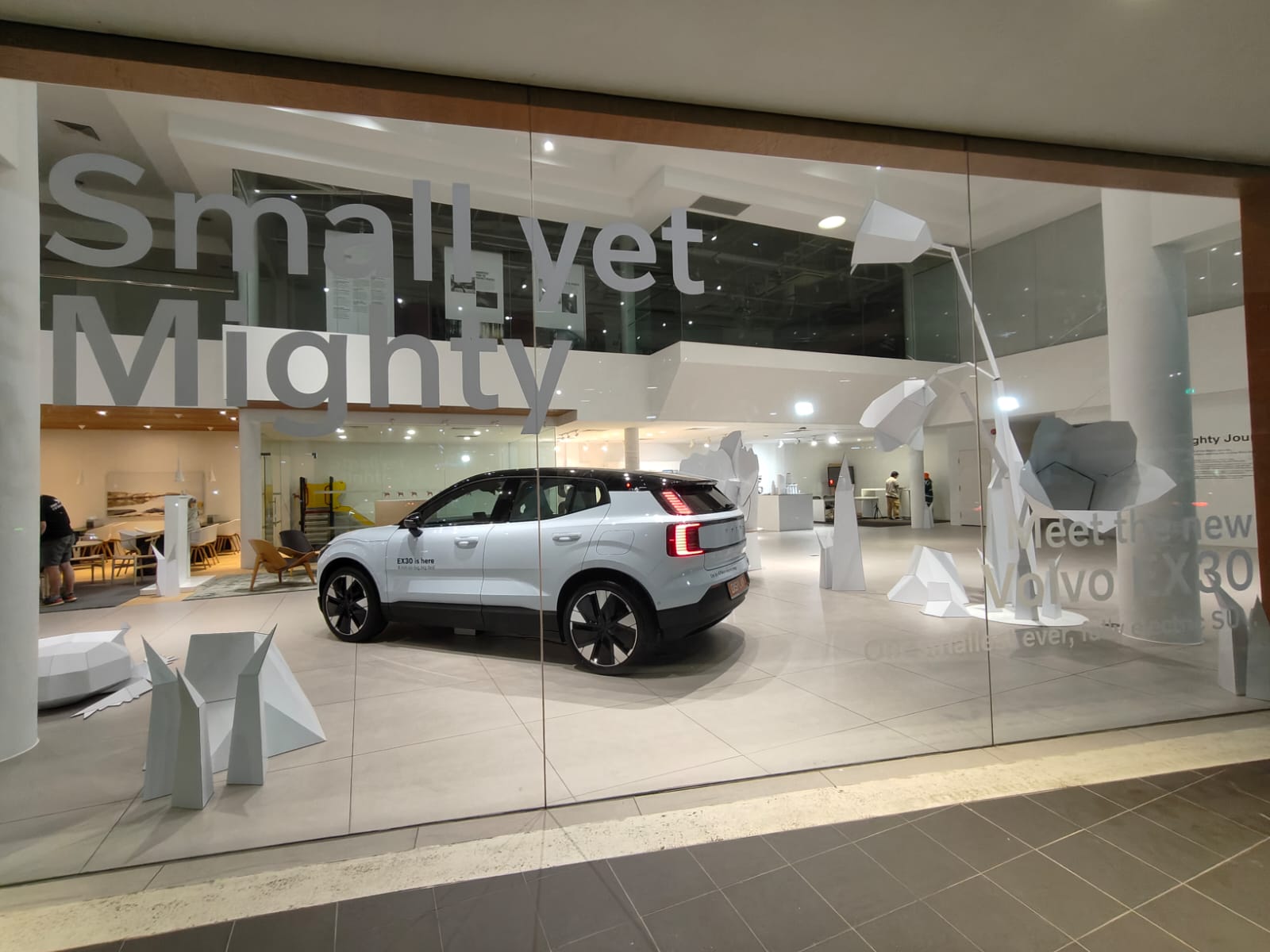 volvo-window-display-9