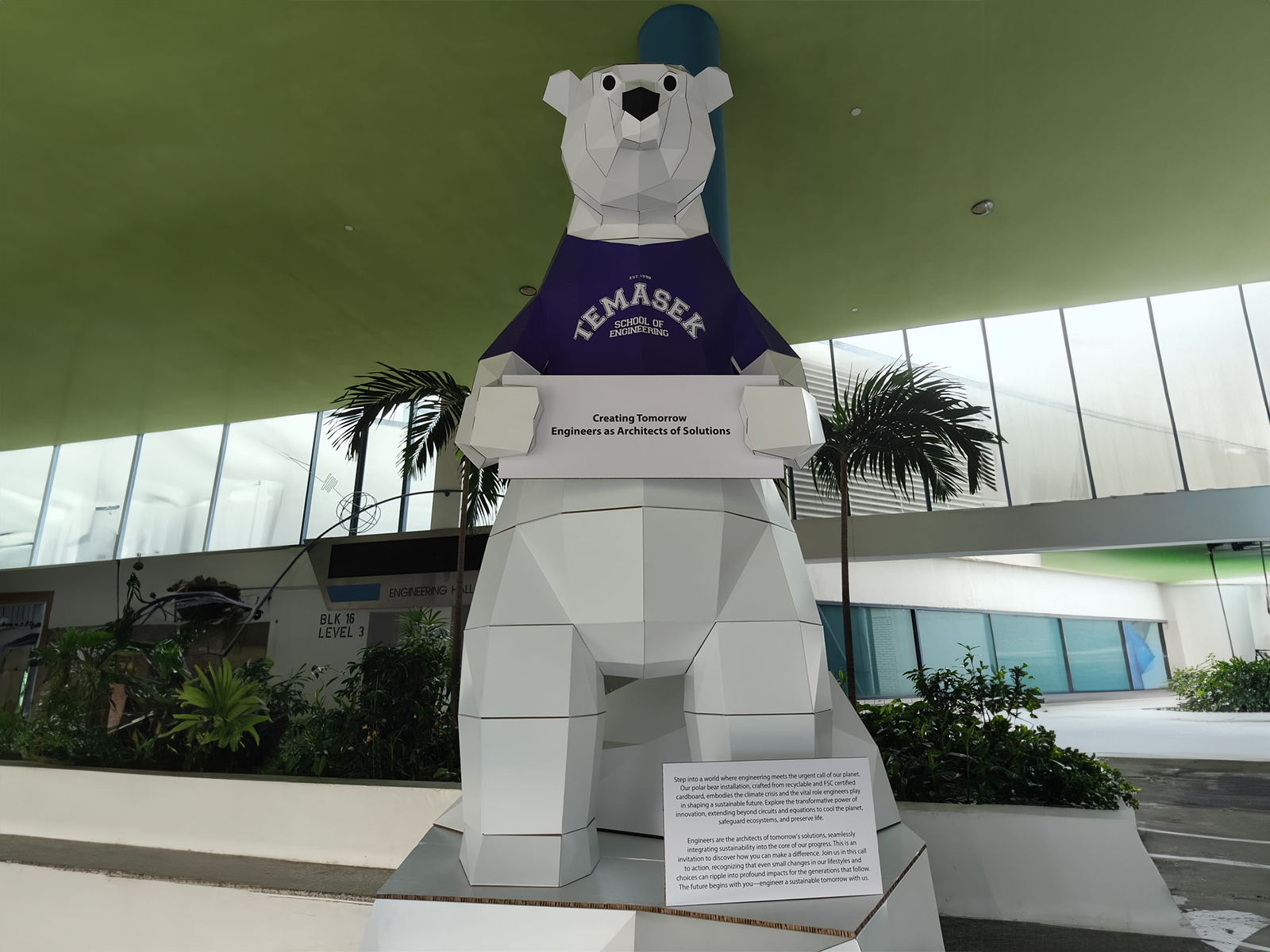 temasek-polytechnic-polar-bear-statue-4
