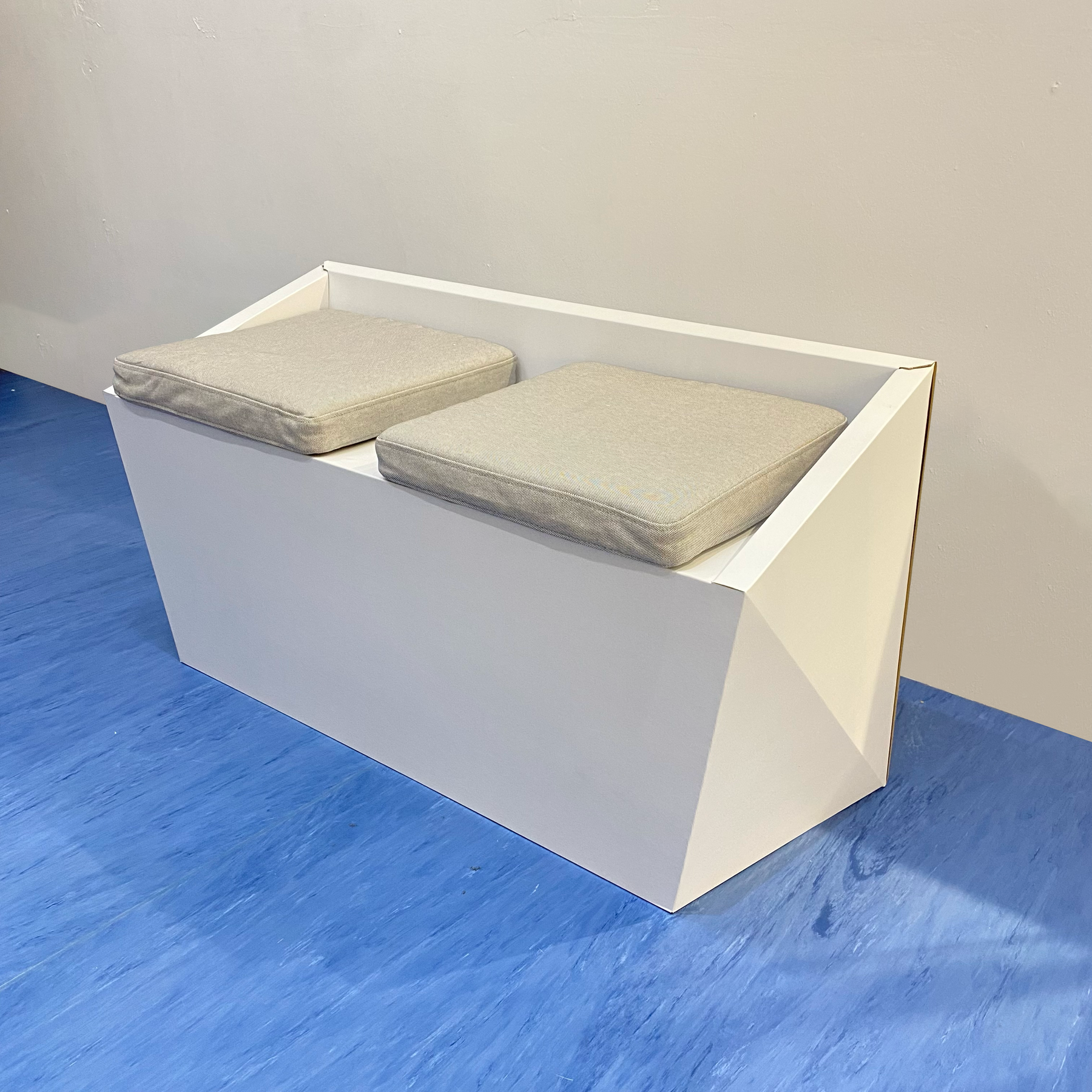 ICEBERG CARDBOARD SOFA