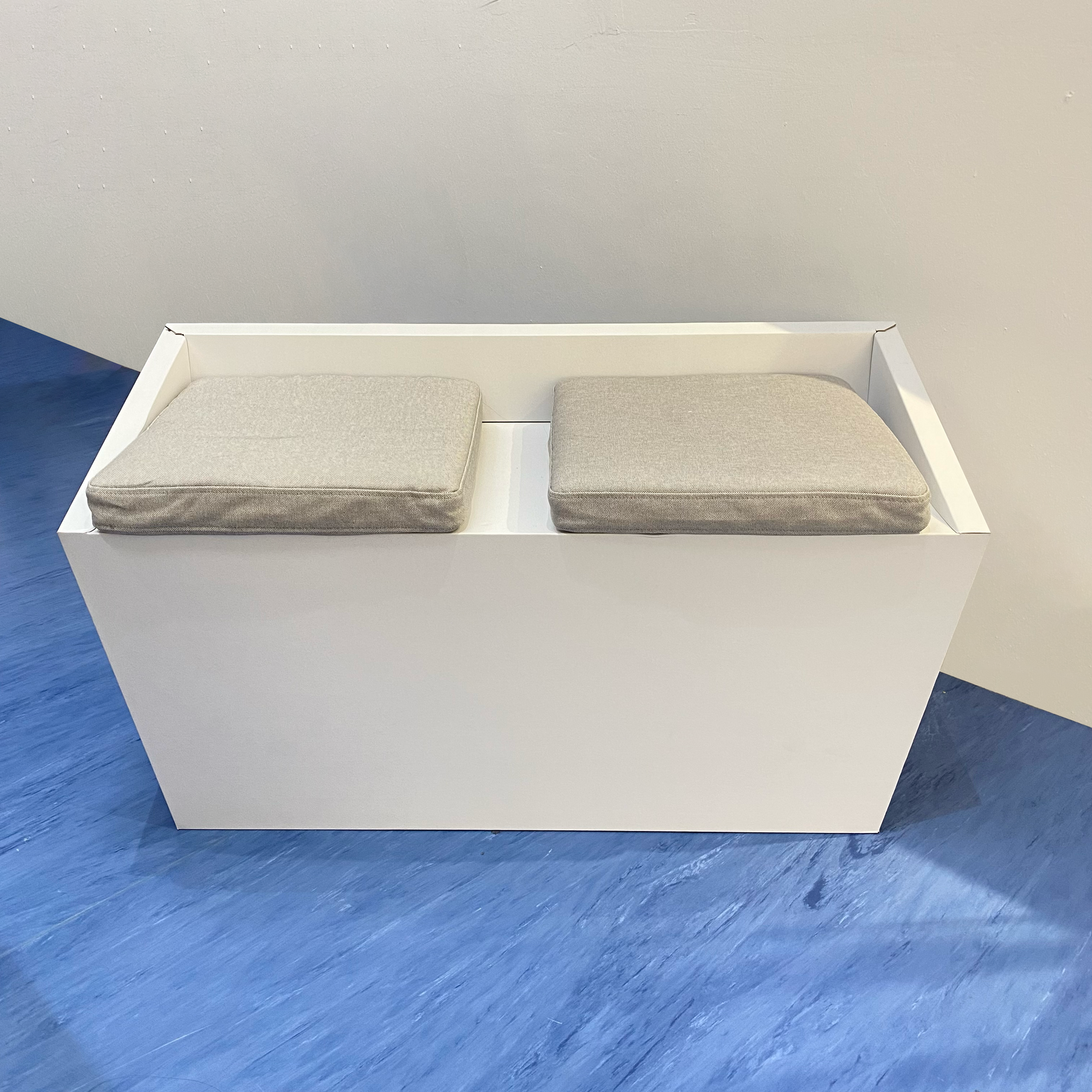 ICEBERG CARDBOARD SOFA